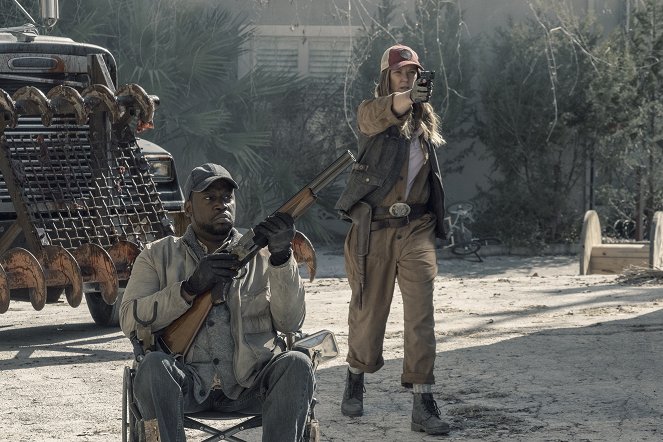 Fear the Walking Dead - Season 5 - Here to Help - Photos - Daryl Mitchell, Mo Collins