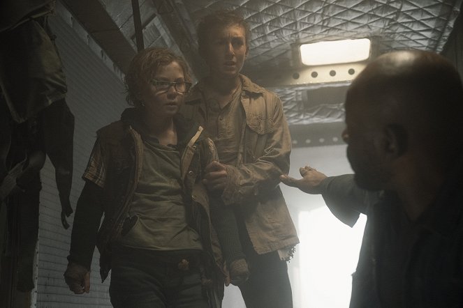 Fear the Walking Dead - Here to Help - Do filme - Cooper Dodson, Ethan Suess