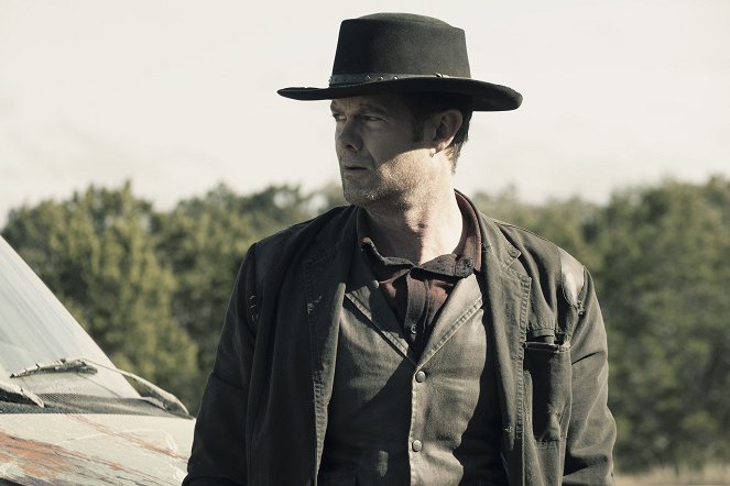 Fear the Walking Dead - Here to Help - Photos - Garret Dillahunt
