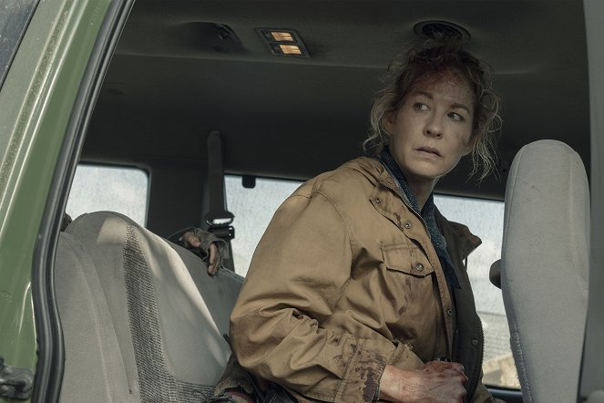 Fear the Walking Dead - Here to Help - Photos - Jenna Elfman