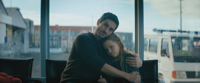 Das Leben meiner Tochter - De la película - Christoph Bach, Maggie Valentina Salomon