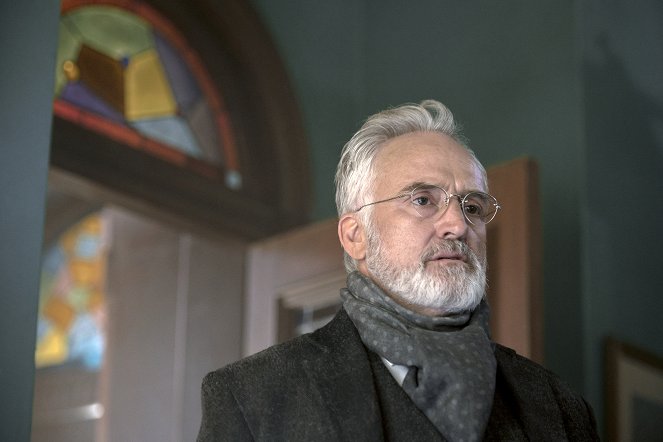 The Handmaid's Tale - Season 3 - Night - De la película - Bradley Whitford