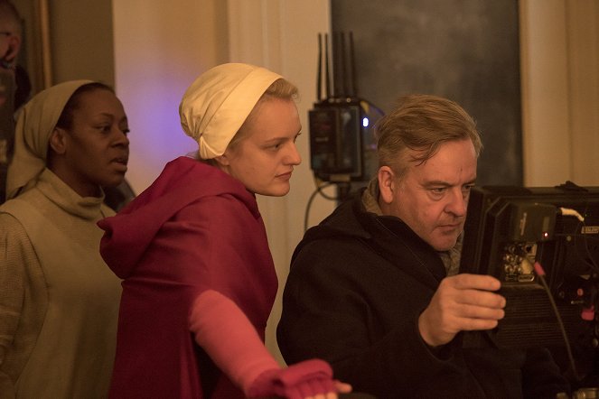 The Handmaid's Tale - Night - Making of - Elisabeth Moss, Mike Barker