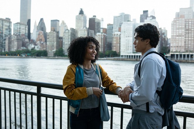 Aj slnko je hviezda - Z filmu - Yara Shahidi, Charles Melton