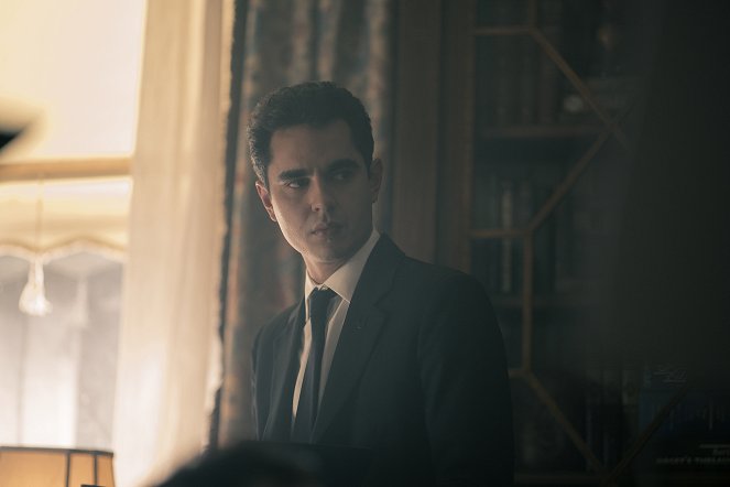 The Handmaid's Tale - Watch Out - Photos - Max Minghella