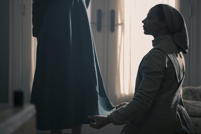 The Handmaid's Tale : La servante écarlate - Méfiance - Film - Amanda Brugel