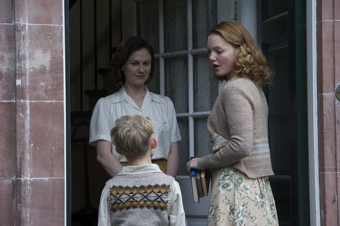 Tell It to the Bees - Van film - Anna Paquin, Holliday Grainger