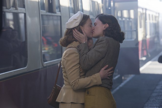 Tell It to the Bees - Filmfotók - Holliday Grainger, Anna Paquin