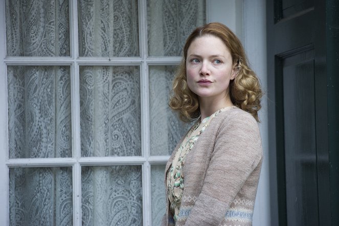 Tell It to the Bees - Filmfotók - Holliday Grainger