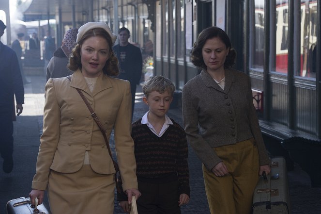 Tell It to the Bees - Z filmu - Holliday Grainger, Gregor Selkirk, Anna Paquin
