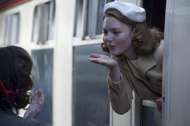 Tell It to the Bees - Van film - Holliday Grainger