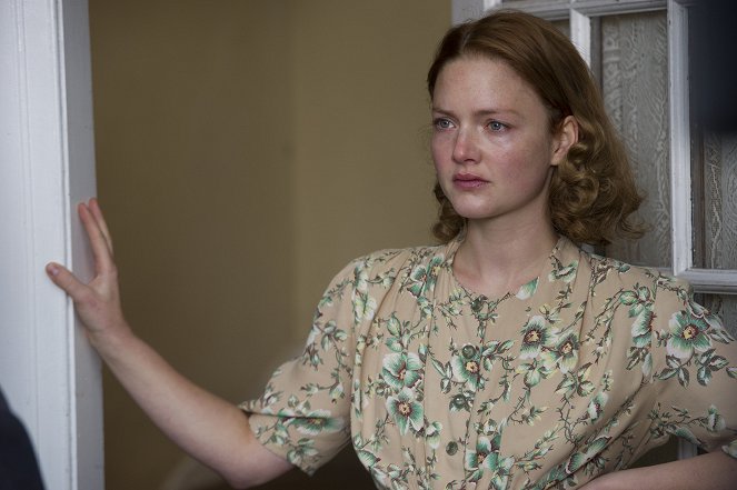 Tell It to the Bees - Van film - Holliday Grainger