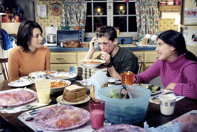 Malcolm in the Middle - Season 3 - Cynthia's Back - Photos
