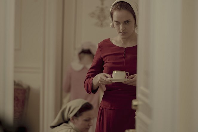 The Handmaid's Tale - God Bless the Child - Photos - Madeline Brewer