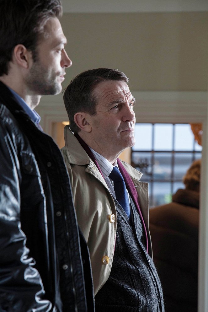 Law & Order: UK - Season 7 - Dependent - Photos - Bradley Walsh