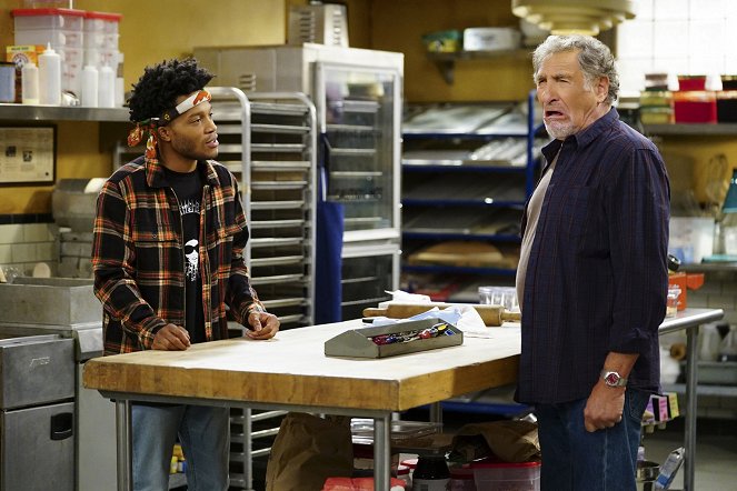 Superior Donuts - Brotégé - Photos - Jermaine Fowler, Judd Hirsch