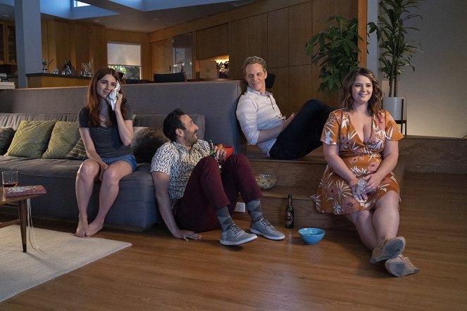 You're the Worst - Season 5 - The Pin in My Grenade - Photos - Aya Cash, Desmin Borges, Chris Geere, Kether Donohue
