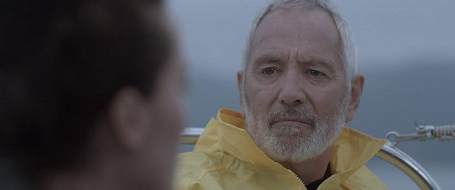 About A Boat - De la película - Peter Dykstra