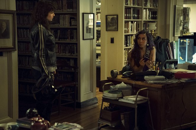 NOS4A2 - The Graveyard of What Might Be - Filmfotos - Ashleigh Cummings, Jahkara Smith