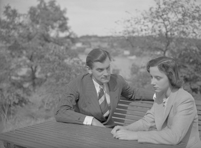 Goda vänner och trogna grannar - Filmfotos - Kotti Chave, Marianne Aminoff