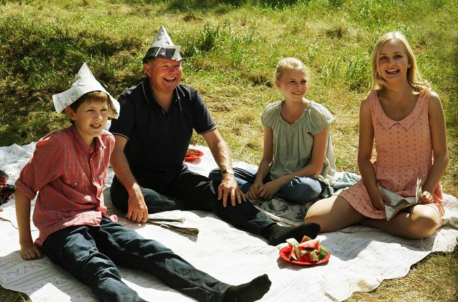 Čtyři děti a jeden otec: Strýček Sofus se vrací - Z filmu - Rasmus Johnbeck, Jesper Asholt, Karoline Hamm, Emilie Werner Semmelroth