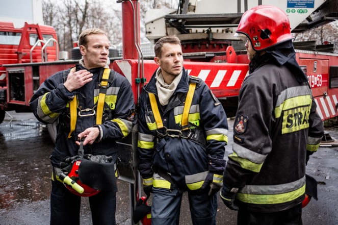 Strażacy - Season 2 - Zanim będzie za późno - Photos - Maciej Mikolajczyk, Mateusz Banasiuk
