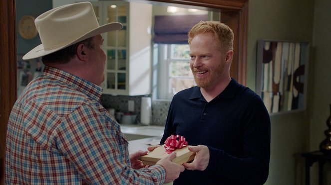 Modern Family - Stand by Your Man - Photos - Jesse Tyler Ferguson