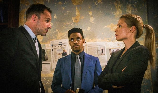 Elementary - The Price of Admission - Photos - Jonny Lee Miller, Jon Michael Hill, Lucy Liu