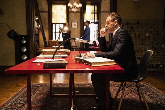 Elementary - The Price of Admission - Photos - Jonny Lee Miller