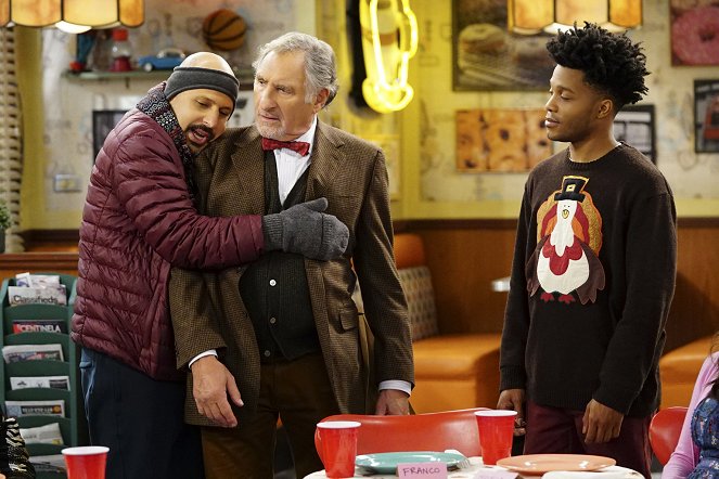 Superior Donuts - Thanks for Nothing - Photos - Maz Jobrani, Judd Hirsch, Jermaine Fowler