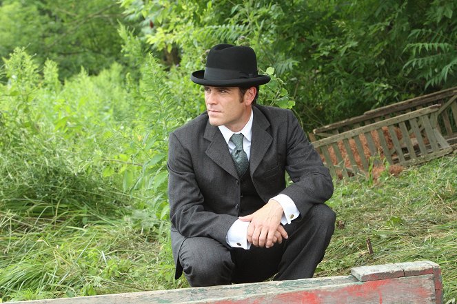 Murdoch Mysteries - Tattered and Torn - Photos