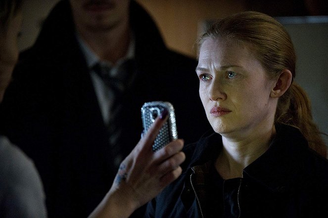 The Killing - Scared and Running - Photos - Mireille Enos
