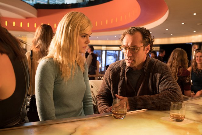 A Rainy Day in New York - Filmfotos - Elle Fanning, Jude Law