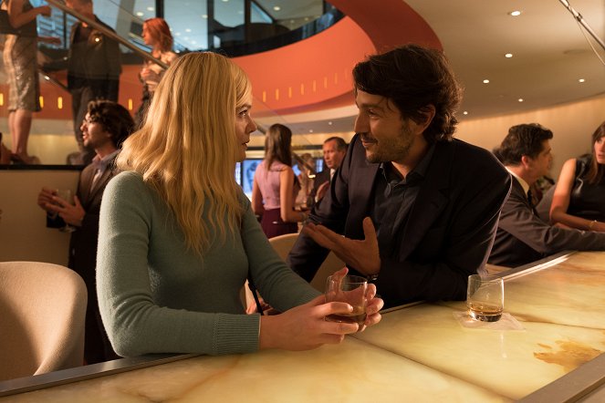 A Rainy Day in New York - Filmfotos - Elle Fanning, Diego Luna