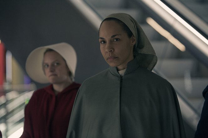 The Handmaid's Tale : La servante écarlate - Ménage - Film - Amanda Brugel