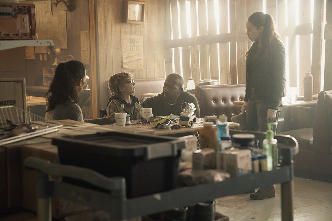 Fear the Walking Dead - Skidmark - Photos - Cooper Dodson, Lennie James, Alycia Debnam-Carey