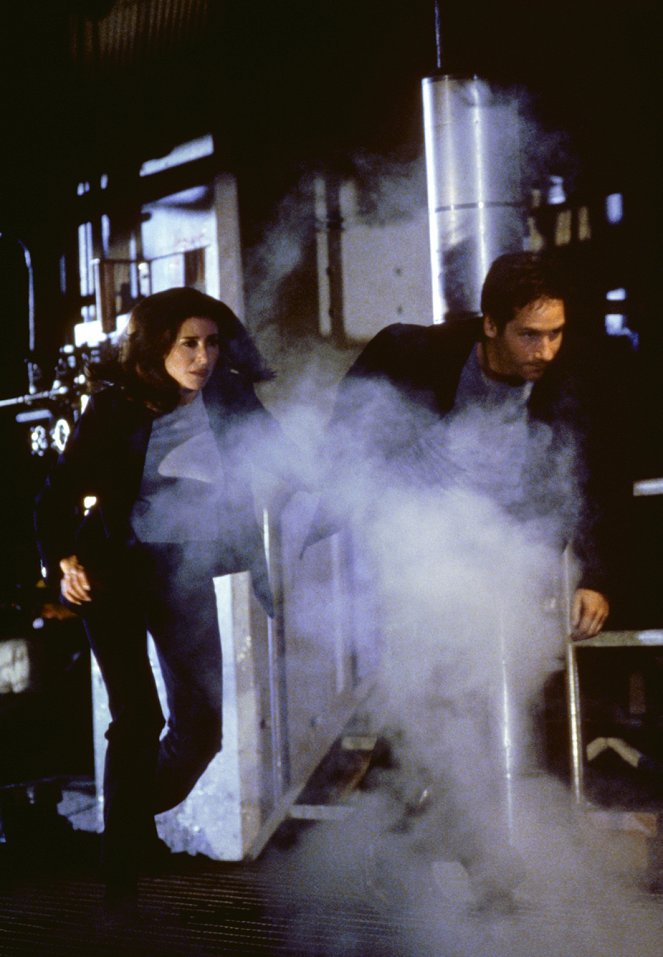 The X-Files - Le Commencement - Film - Mimi Rogers, David Duchovny