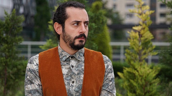 Her Yerde Sen - Episode 3 - De la película - Ali Barkın