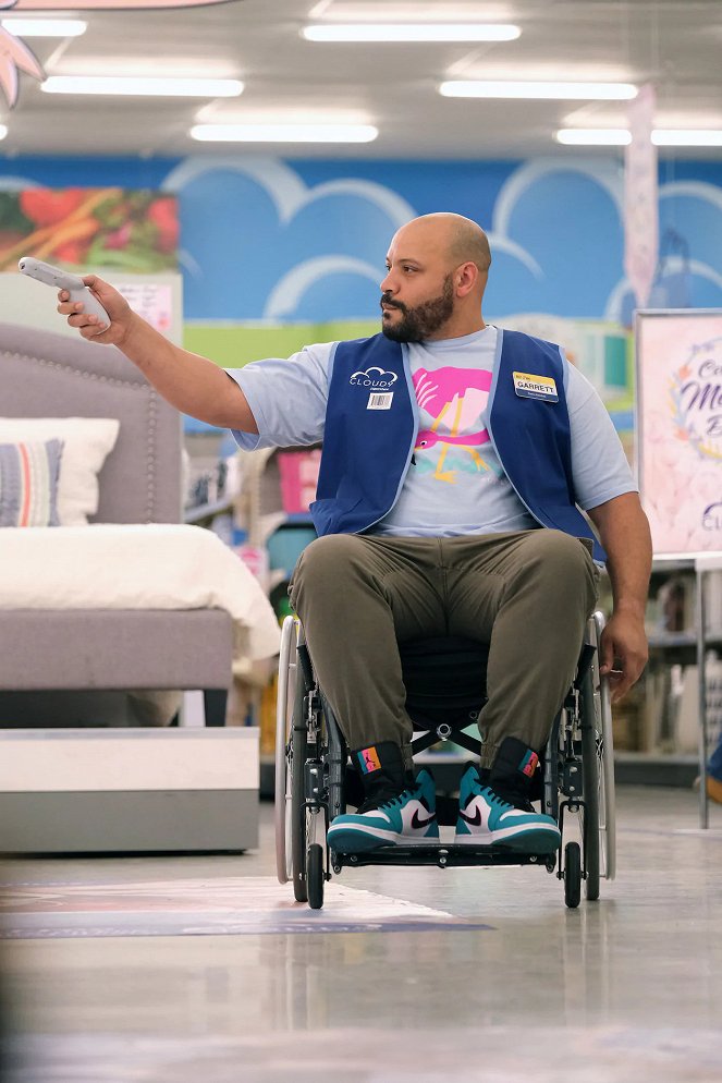 Superstore - Scanners - Van film - Colton Dunn