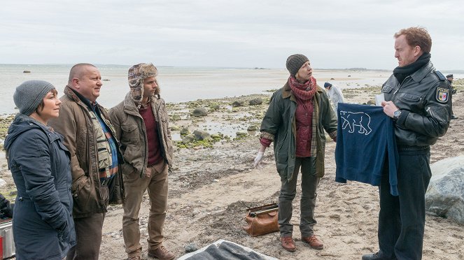 SOKO Wismar - Toter Eisbär - Photos - Claudia Schmutzler, Udo Kroschwald, Jonas Laux, Katharina Blaschke, Mathias Junge