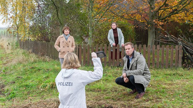 SOKO Wismar - Heimkehr in den Tod - Filmfotók - Claudia Schmutzler, Heike Jonca, Dominic Boeer