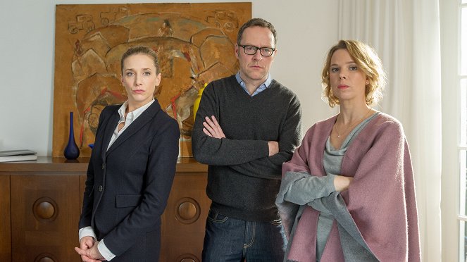SOKO Wismar - Season 12 - Frau Schmidt muss weg - Van film - Kristin Meyer, Milena Dreißig
