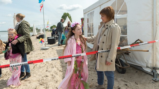 SOKO Wismar - Season 13 - Die kleine Meerjungfrau - Kuvat elokuvasta - Gwendolyn Göbel, Claudia Schmutzler