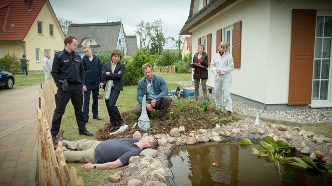 SOKO Wismar - Die Geistersiedlung - Z filmu - Mathias Junge, Isabel Berghout, Claudia Schmutzler, Dominic Boeer, Katharina Blaschke, Silke Matthias