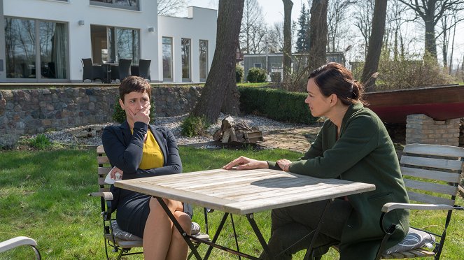 SOKO Wismar - Clara allein zu Haus - Film - Magdalena Helmig, Nike Fuhrmann