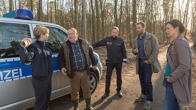 SOKO Wismar - Tödliche Spiele - Filmfotók - Sidsel Hindhede, Udo Kroschwald, Mathias Junge, Dominic Boeer, Nike Fuhrmann