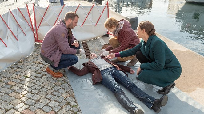 SOKO Wismar - Über die Planke - Filmfotos - Dominic Boeer, Katharina Blaschke, Nike Fuhrmann