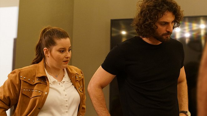 Bir Aile Hikayesi - Season 1 - Dünyanin En Güzel Çamaşır Makinesi - Photos - Elçin Afacan, Birkan Sokullu