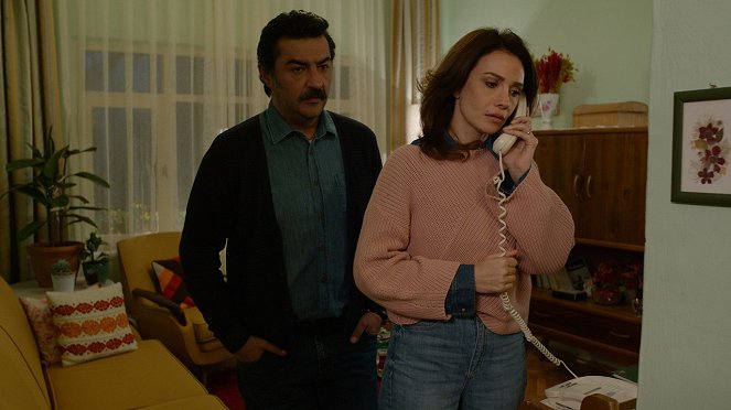 Bir Aile Hikayesi - Dedemin Evi - De la película - Celil Nalçakan, Songül Öden