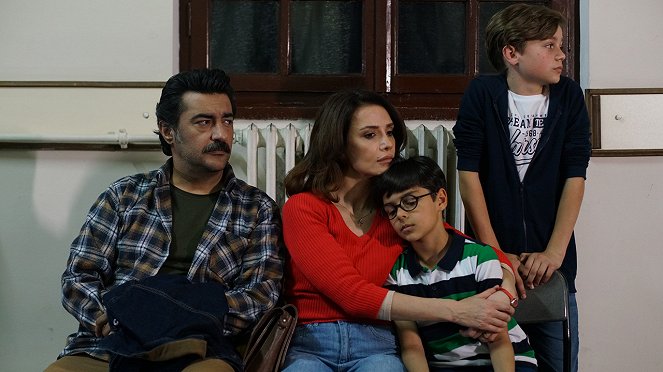 Bir Aile Hikayesi - Güneş Gücü - Z filmu - Celil Nalçakan, Songül Öden
